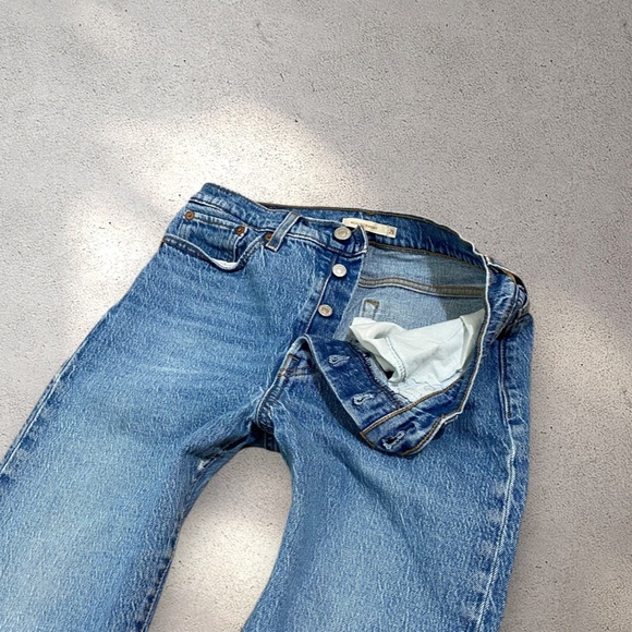 Vintage Big E Levi’s Classic Wedgie Straight Jeans - Picture 4 of 8